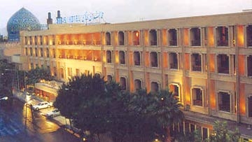 Imagen de los exteriores del Hotel Abbasi. Foto 4
