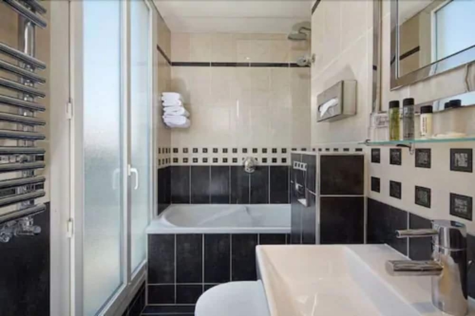 Imagen de la habitación del Hotel Abbatial Saint Germain. Foto 9