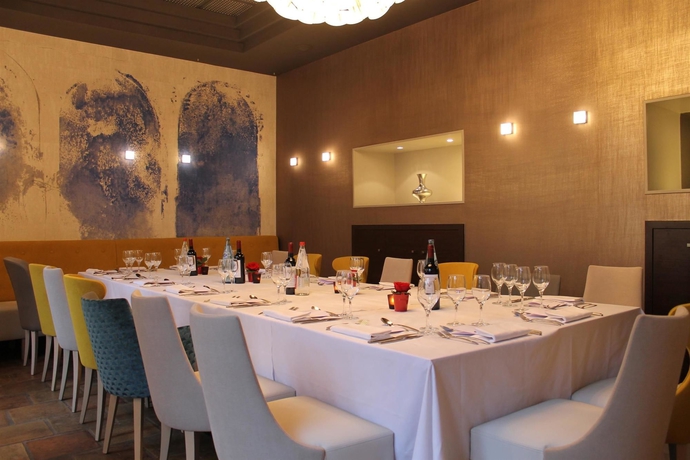 Imagen del bar/restaurante del Hotel Abbaye Des Capucins Spa and Resort. Foto 6