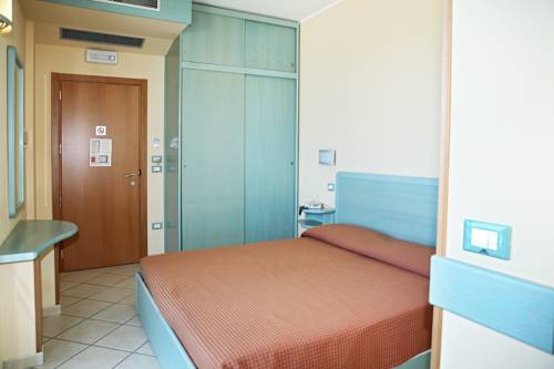 Imagen de la habitación del Hotel Abbazia Club Marotta. Foto 8