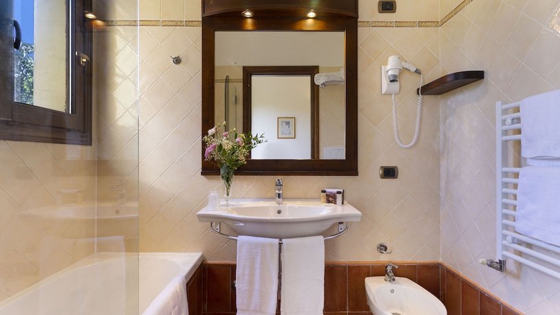Imagen de la habitación del Hotel Abbazia Collemedio Resort and Spa. Foto 3
