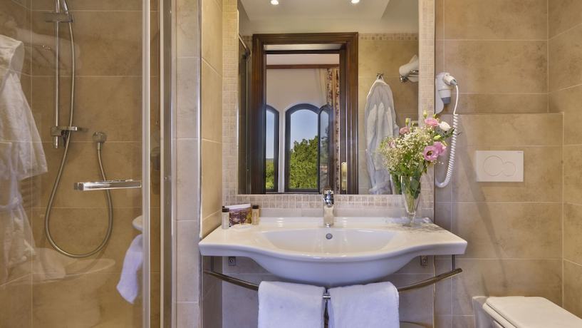Imagen de la habitación del Hotel Abbazia Collemedio Resort and Spa. Foto 5