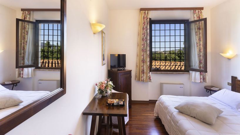 Imagen de la habitación del Hotel Abbazia Collemedio Resort and Spa. Foto 9