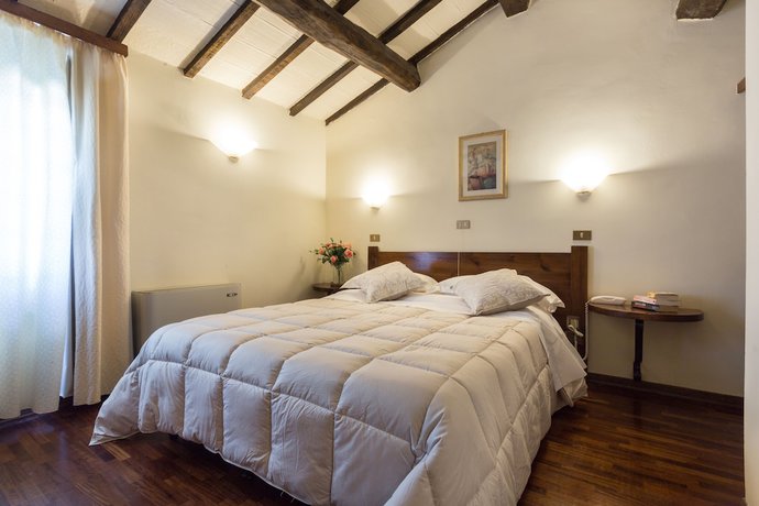 Imagen de la habitación del Hotel Abbazia Collemedio Resort and Spa. Foto 11