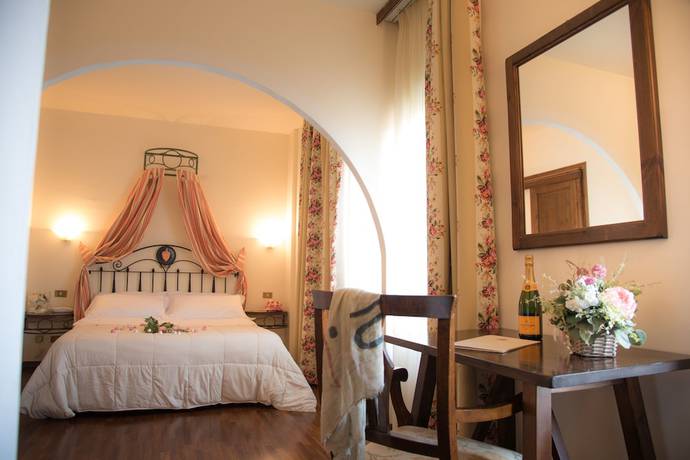 Imagen de la habitación del Hotel Abbazia Collemedio Resort and Spa. Foto 13