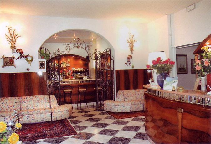 Imagen de los exteriores del Hotel Abbazia, Lignano Sabbiadoro. Foto 9