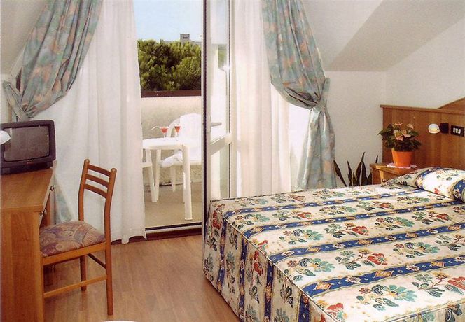 Imagen de la habitación del Hotel Abbazia, Lignano Sabbiadoro. Foto 8