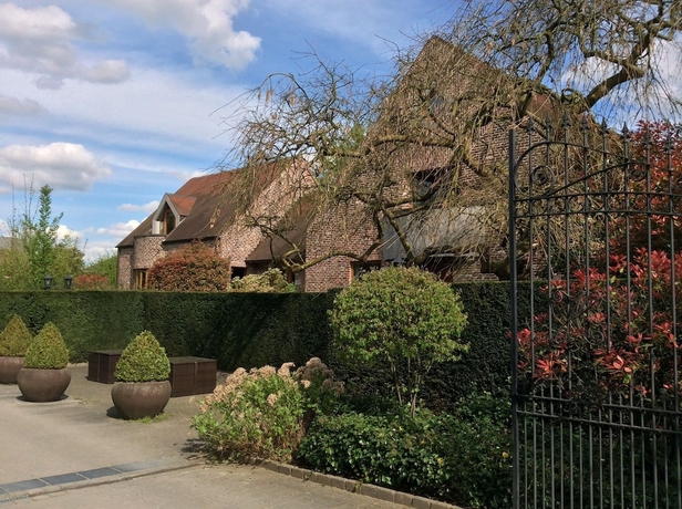 Imagen de los exteriores del Hotel Abbey. Foto 17