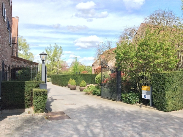 Imagen de los exteriores del Hotel Abbey. Foto 18