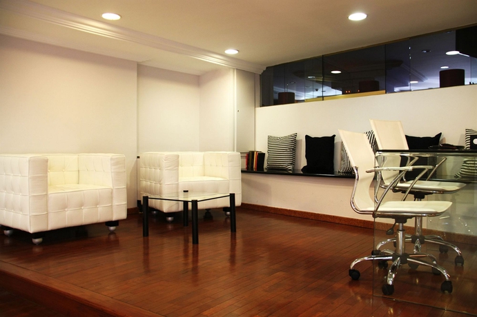 Imagen de los interiores del Hotel Abbot. Foto 13