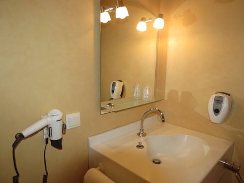 Imagen de la habitación del Hotel Abbys. Foto 15
