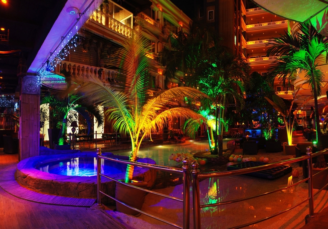 Imagen de la piscina del Hotel Abc, Angeles. Foto 6