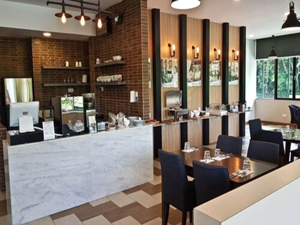 Imagen del bar/restaurante del Hotel Abdul Razak Apartment. Foto 6