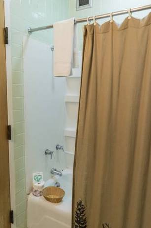 Imagen de la habitación del Hotel Abe Martin Lodge & Cabins. Foto 4