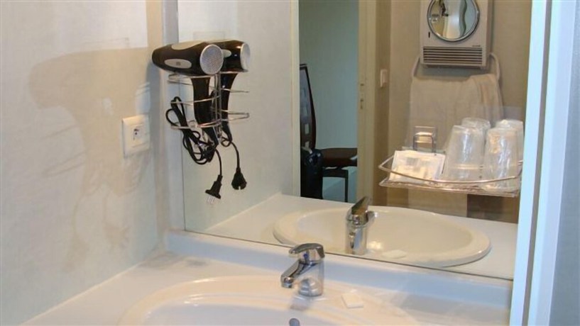 Imagen de la habitación del Hotel Abel, Langeac. Foto 7