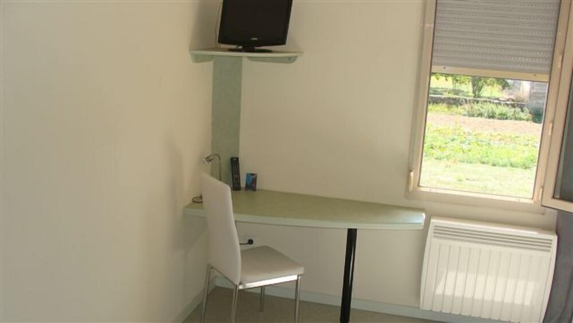 Imagen de la habitación del Hotel Abel, Langeac. Foto 15