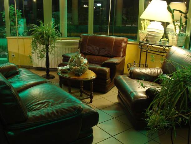 Imagen del bar/restaurante del Hotel Abel, Langeac. Foto 2