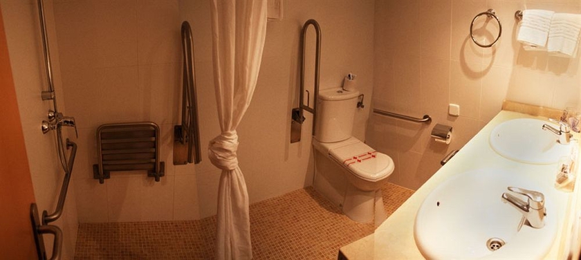 Imagen de la habitación del Hotel Abelay. Foto 4