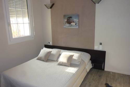 Imagen de la habitación del Hotel Abelia. Foto 10