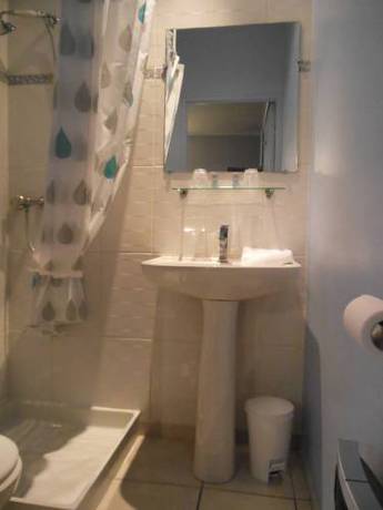 Imagen de la habitación del Hotel Abelia. Foto 16