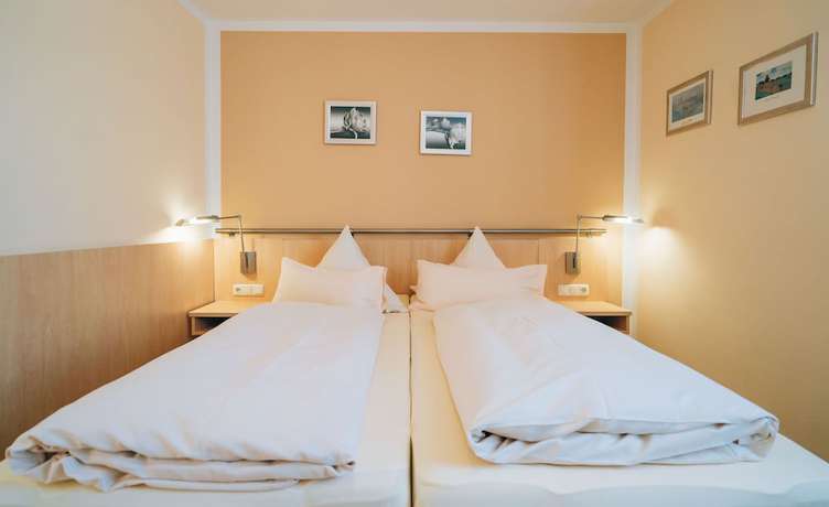 Imagen de la habitación del Hotel Abenstal. Foto 11
