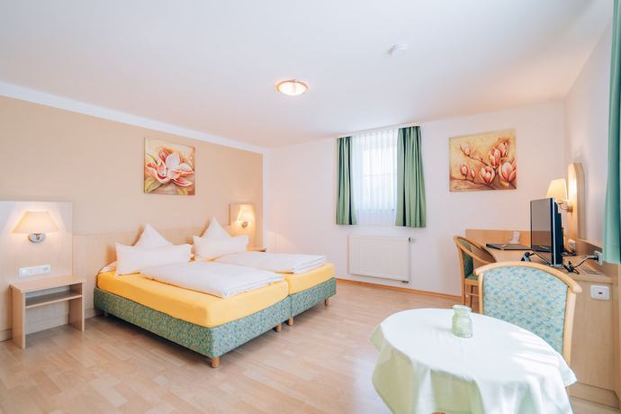 Imagen de la habitación del Hotel Abenstal. Foto 12