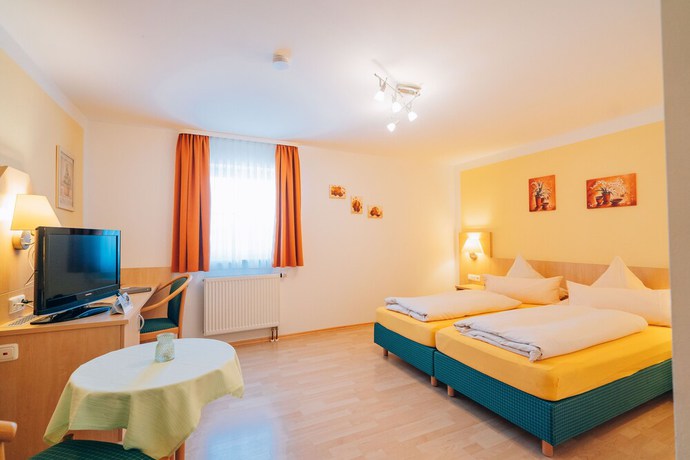 Imagen de la habitación del Hotel Abenstal. Foto 13