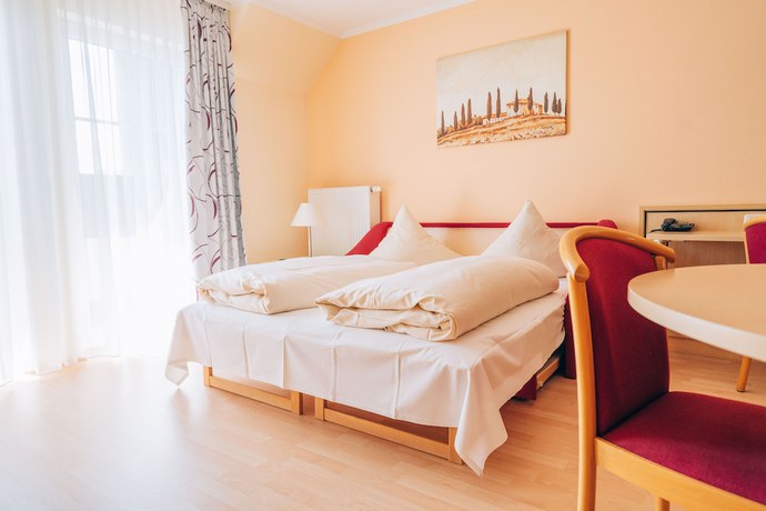 Imagen de la habitación del Hotel Abenstal. Foto 15