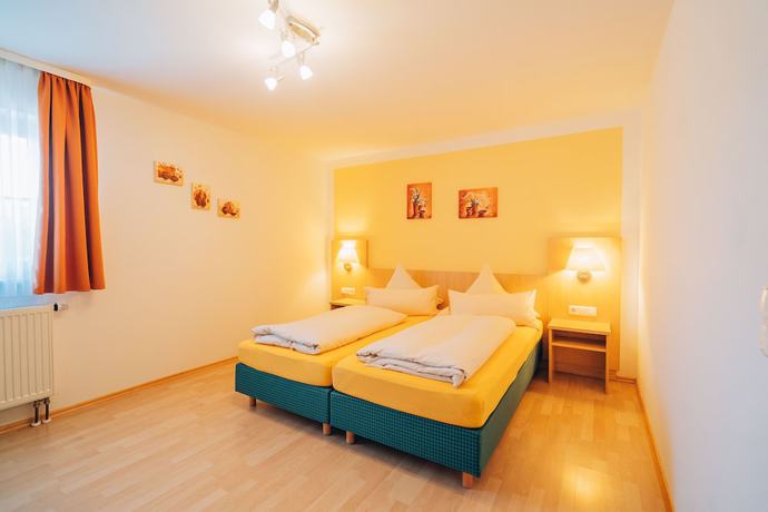 Imagen de la habitación del Hotel Abenstal. Foto 16