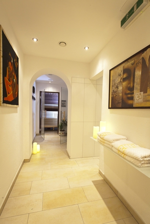 Imagen de la piscina del Hotel Abenteuerhotel Astoria. Foto 16