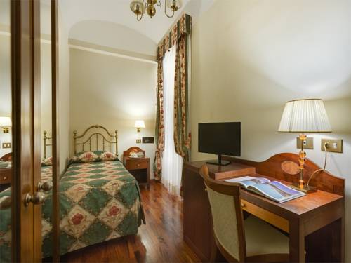 Imagen de la habitación del Hotel Aberdeen. Foto 4