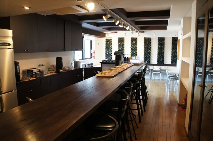 Imagen del bar/restaurante del Hotel Abest Shinanjo Ekimae. Foto 17