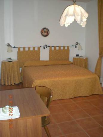 Imagen de la habitación del Hotel Abete. Foto 7