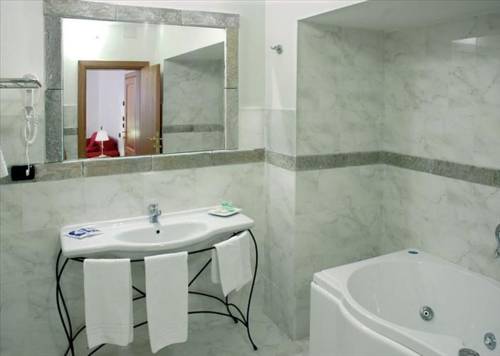 Imagen de la habitación del Hotel Abetone E Piramidi Resort. Foto 10