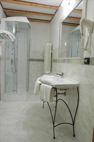 Imagen de la habitación del Hotel Abetone E Piramidi Resort. Foto 11
