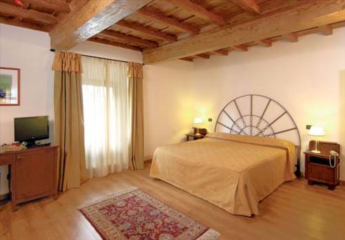 Imagen de la habitación del Hotel Abetone E Piramidi Resort. Foto 13