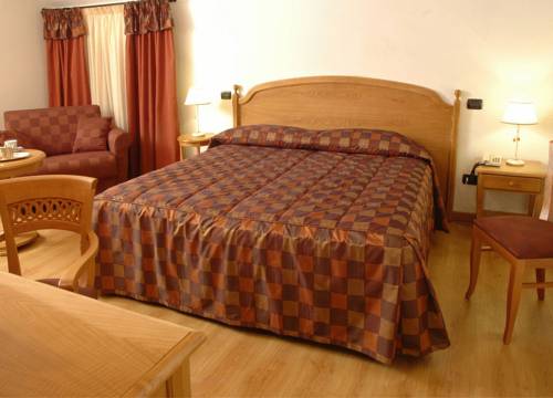 Imagen de la habitación del Hotel Abetone E Piramidi Resort. Foto 17