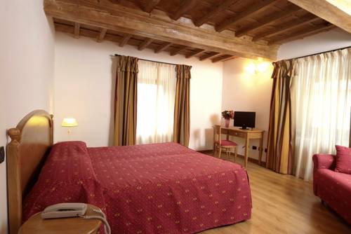 Imagen de la habitación del Hotel Abetone E Piramidi Resort. Foto 18