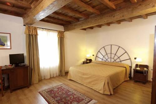 Imagen de la habitación del Hotel Abetone E Piramidi Resort. Foto 19