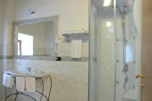 Imagen de la habitación del Hotel Abetone E Piramidi Resort. Foto 20