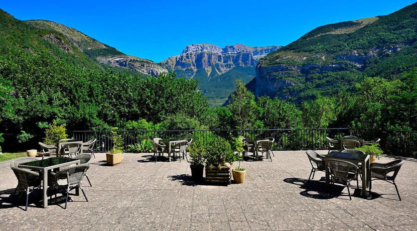 Imagen de los exteriores del Hotel Abetos. Foto 11