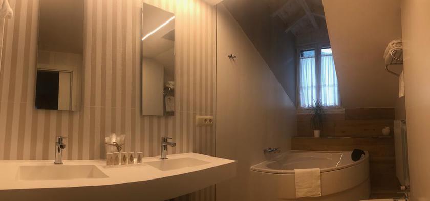 Imagen de los interiores del Hotel Abetos. Foto 15