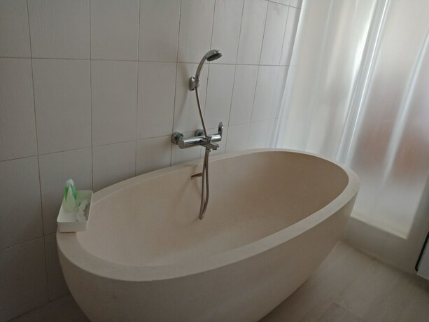 Imagen de la habitación del Hotel Abhaya Villa. Foto 6