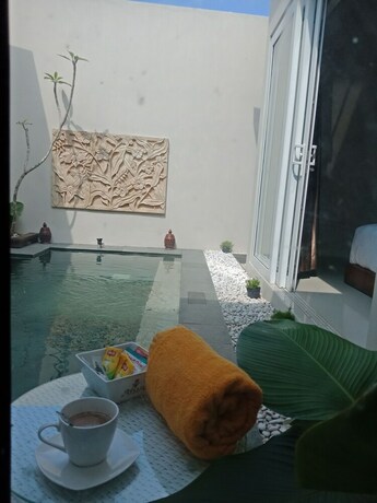Imagen de la piscina del Hotel Abhaya Villa. Foto 15