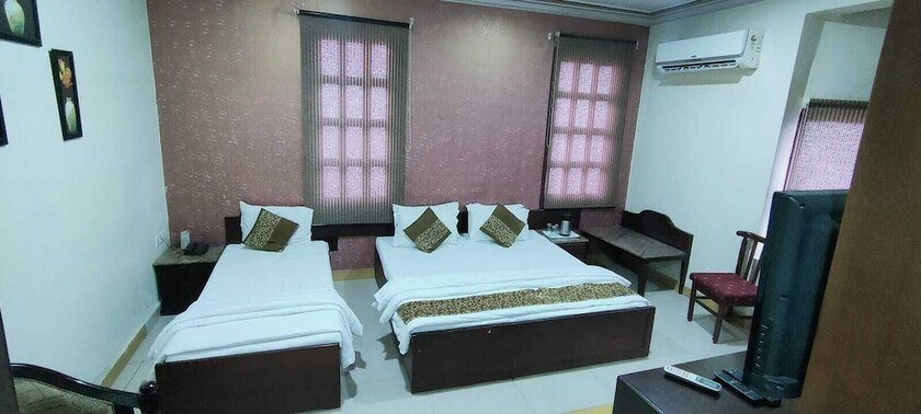 Imagen de la habitación del Hotel Abhinandan, Mathura. Foto 22