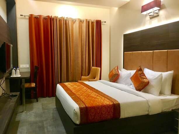 Imagen de la habitación del Hotel Abhinav International. Foto 25