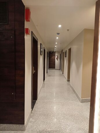 Imagen de los interiores del Hotel Abhinav International. Foto 27