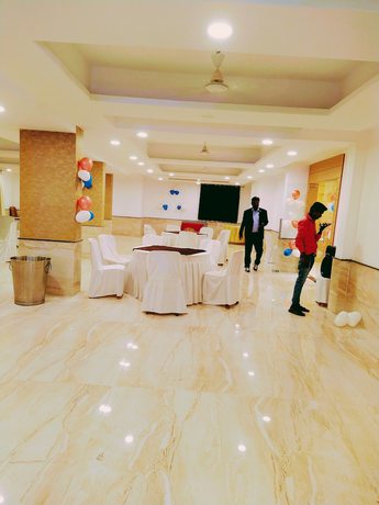 Imagen de los interiores del Hotel Abhinav Royal. Foto 10