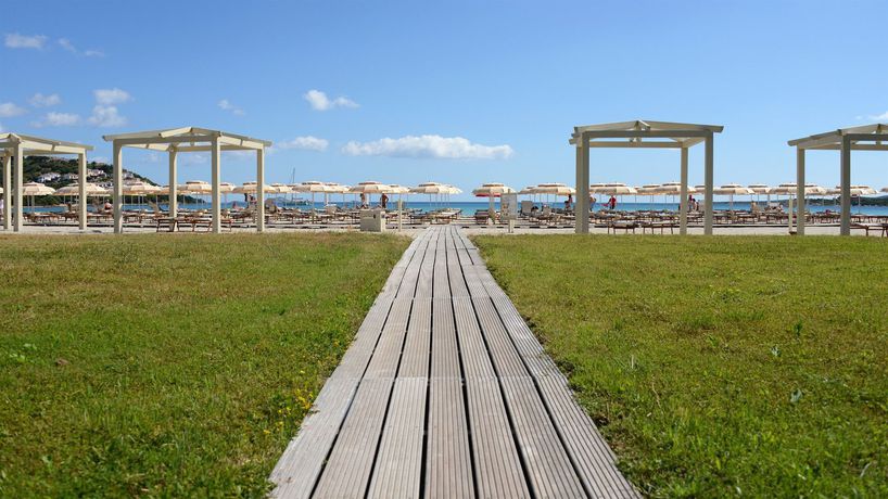 Imagen de los exteriores del Hotel Abi d'Oru Sardinian Beach Resort & Spa. Foto 12