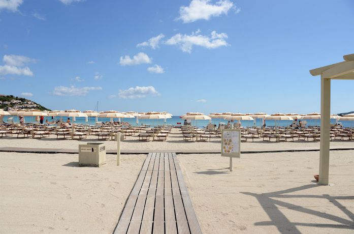 Imagen de los exteriores del Hotel Abi d'Oru Sardinian Beach Resort & Spa. Foto 14